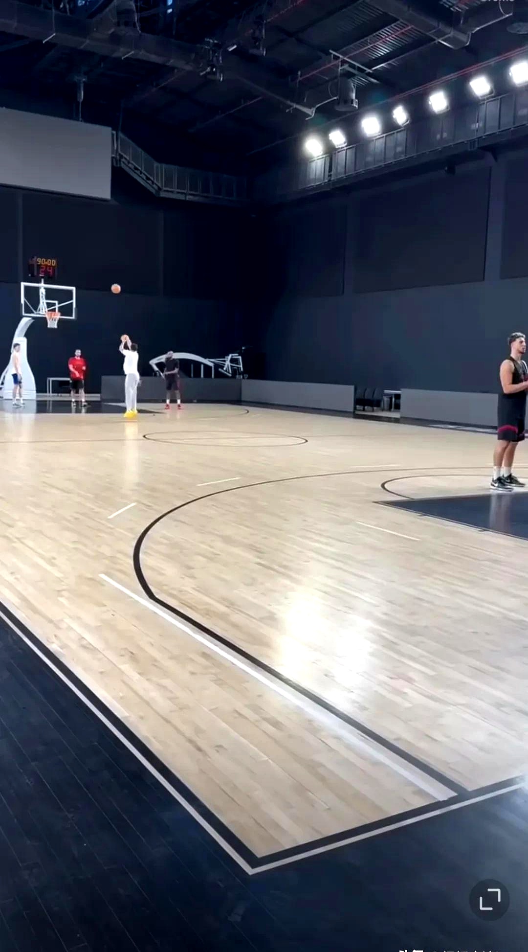 开云入口 -包含加时末段体能课后，波士顿凯尔特人造点机会备战NBA常规赛，赛场秩序良好，更衣室氛围转暖的词条