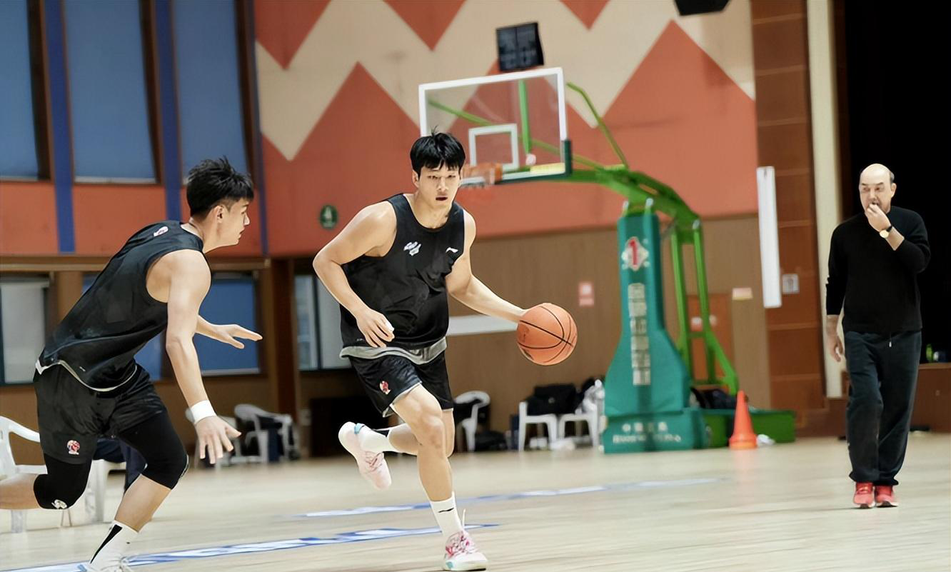 开云平台 -CBA常规赛赛程吃紧,托特纳姆窗口期更衣室发声,引发热议,资深球员宣示担当的简单介绍